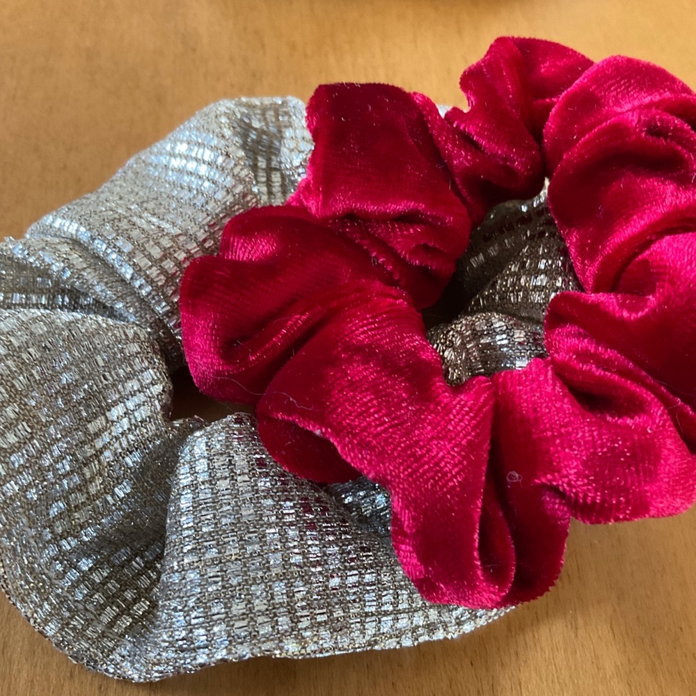 ❗️SOLD❗️Scrunchie Set of 3 - Picture 7 of 8